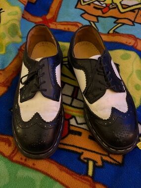Dr. Martens B/W Saddle shoes (labeled 5) size 7 women
